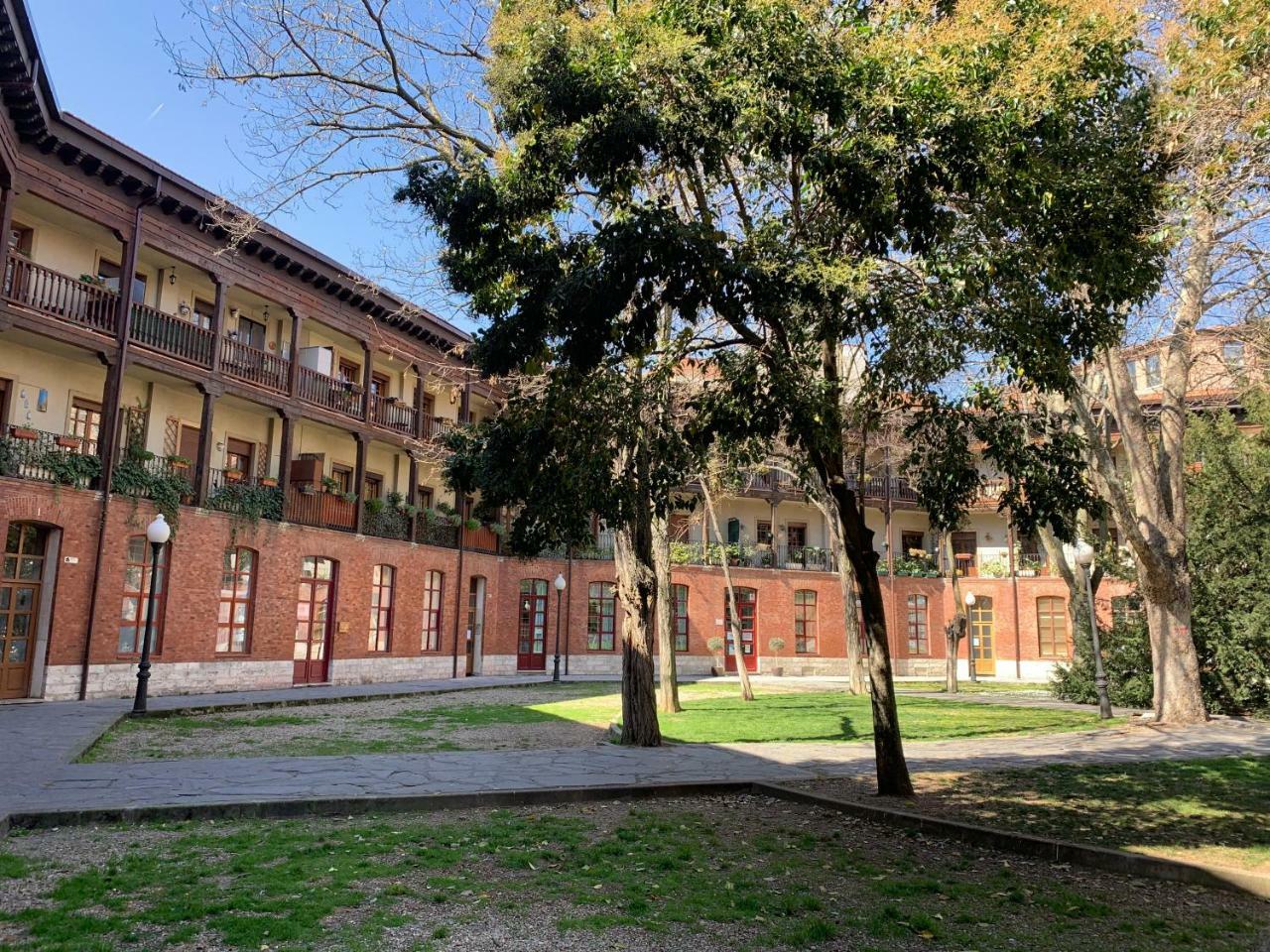 Espacios Blanco Plaza Del Viejo Coso Valladolid Eksteriør billede